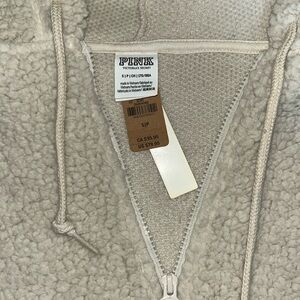 Victoria Secret Pink pullover fleece
